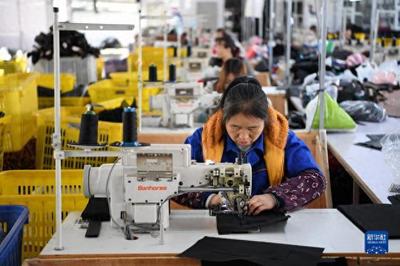 河北康保:鄉(xiāng)村"微工廠"促就業(yè)助振興