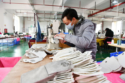 貴州興義:扶貧車間復工復產促增收