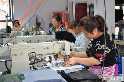 定遠“謀篇布局”助力扶貧攻堅，箱包銷售助10余萬人摘“貧困帽”