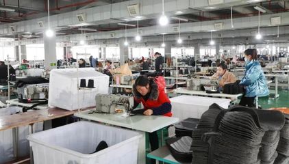 大龍新市民 就業有助、創業有路、致富有方的箱包加工新篇章